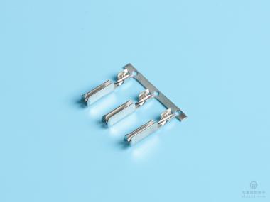 單腳三角型電源端子，品字尾電源端子，橫模，鍍鉻（A03-01）